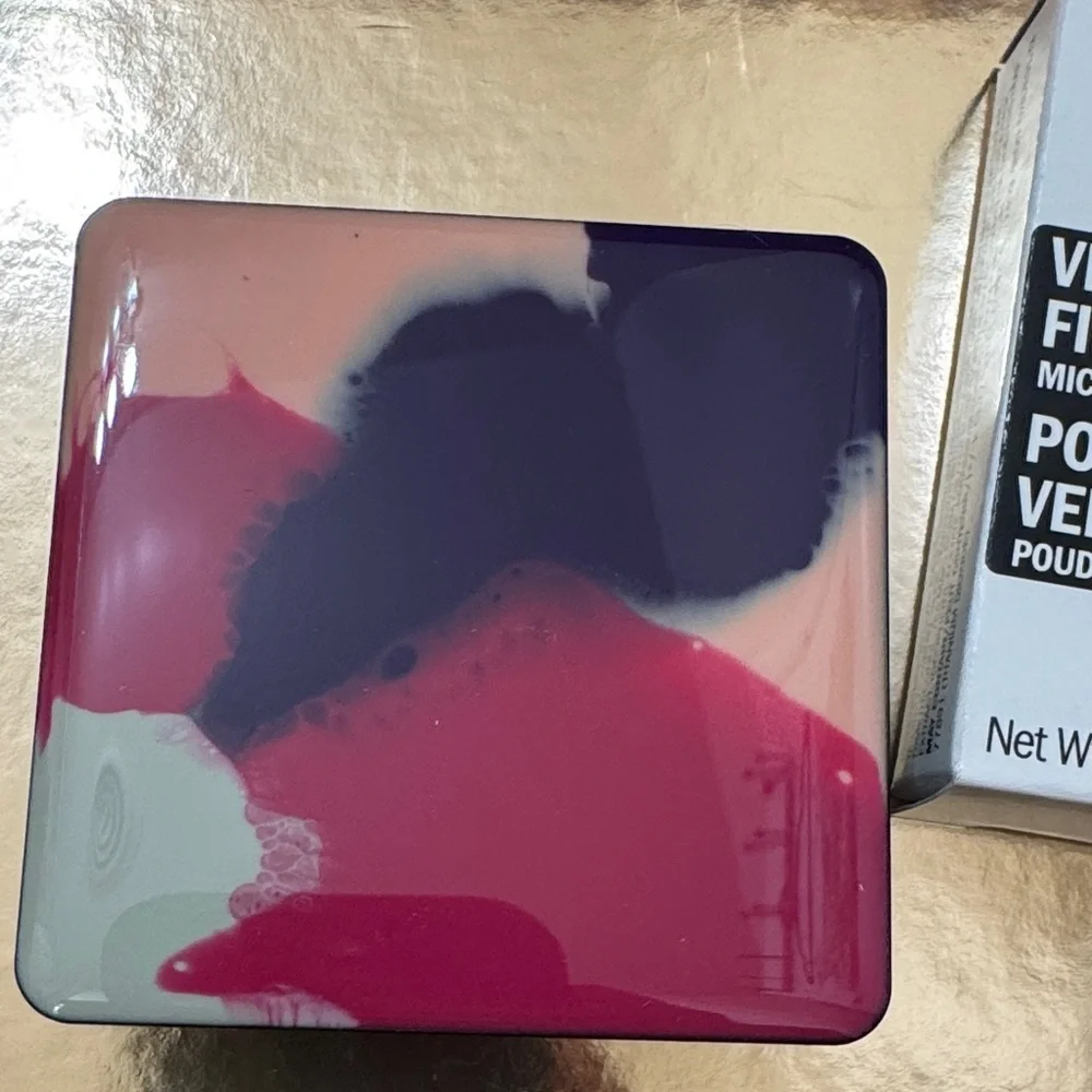Universal Shade Finishing Mattify Skin Powder with free kabuki brush 💓